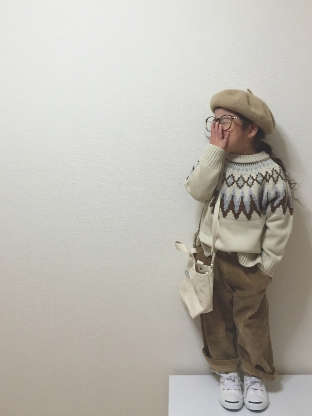 「キッズファッション、ニット、ベレー帽、ワイドパンツ、コーデュロイ、4歳、スニーカー、キッズ、パンツスタイル、ノルディック柄」｜「GLOBAL WORKの【キッズ】コーデュロイワイドパンツ/765111（その他パンツ、ベージュ系）」を使った、nami *さん（キッズ・90cm）の秋コーディネートの1枚目の写真