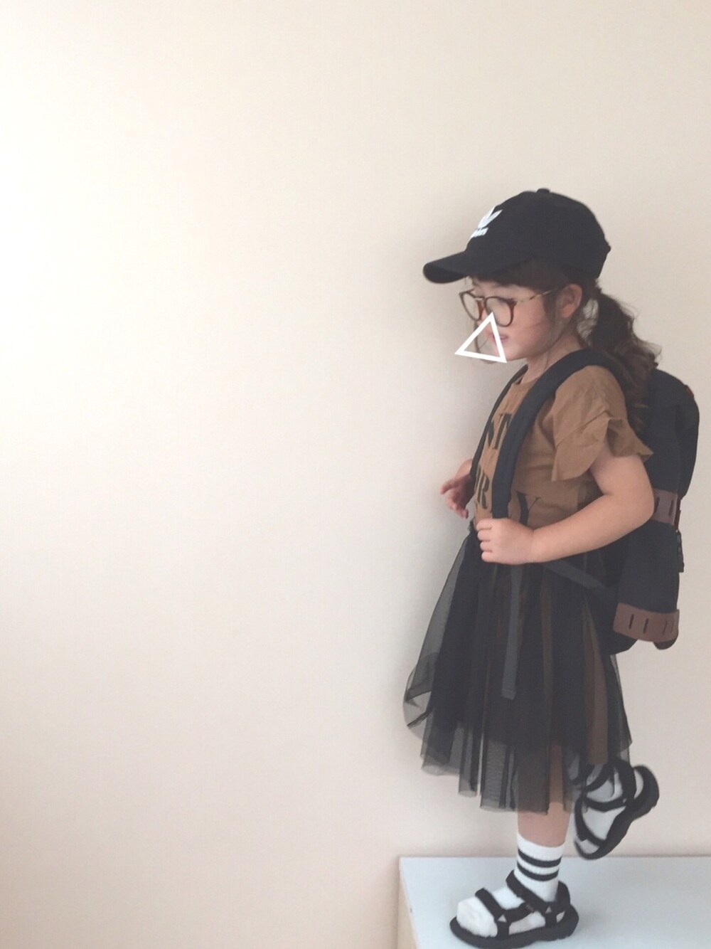 「女の子、キッズファッション、スポーツサンダル、スポサン、スポサン×靴下、キャップ、チュールスカート、ラインソックス」｜「green label relaxingのGLR チュールツキワンピース（ワンピース、ブラウン系）」を使った、nami *さん（キッズ・100cm）の夏コーディネートの1枚目の写真
