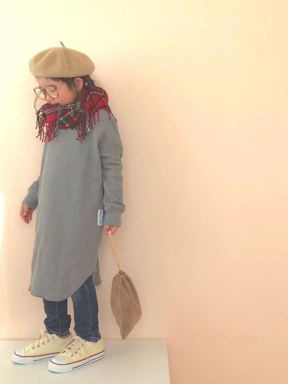 「カジュアル、スキニーパンツ、スキニー、ワンピース、ベレー帽、ベージュ、コンバース」｜「URBAN RESEARCH DOORSのFORK&SPOON　ワッフルワンピース(KIDS)（ワンピース、グレー系）」を使った、nami *さん（キッズ・100cm）の冬コーディネートの1枚目の写真