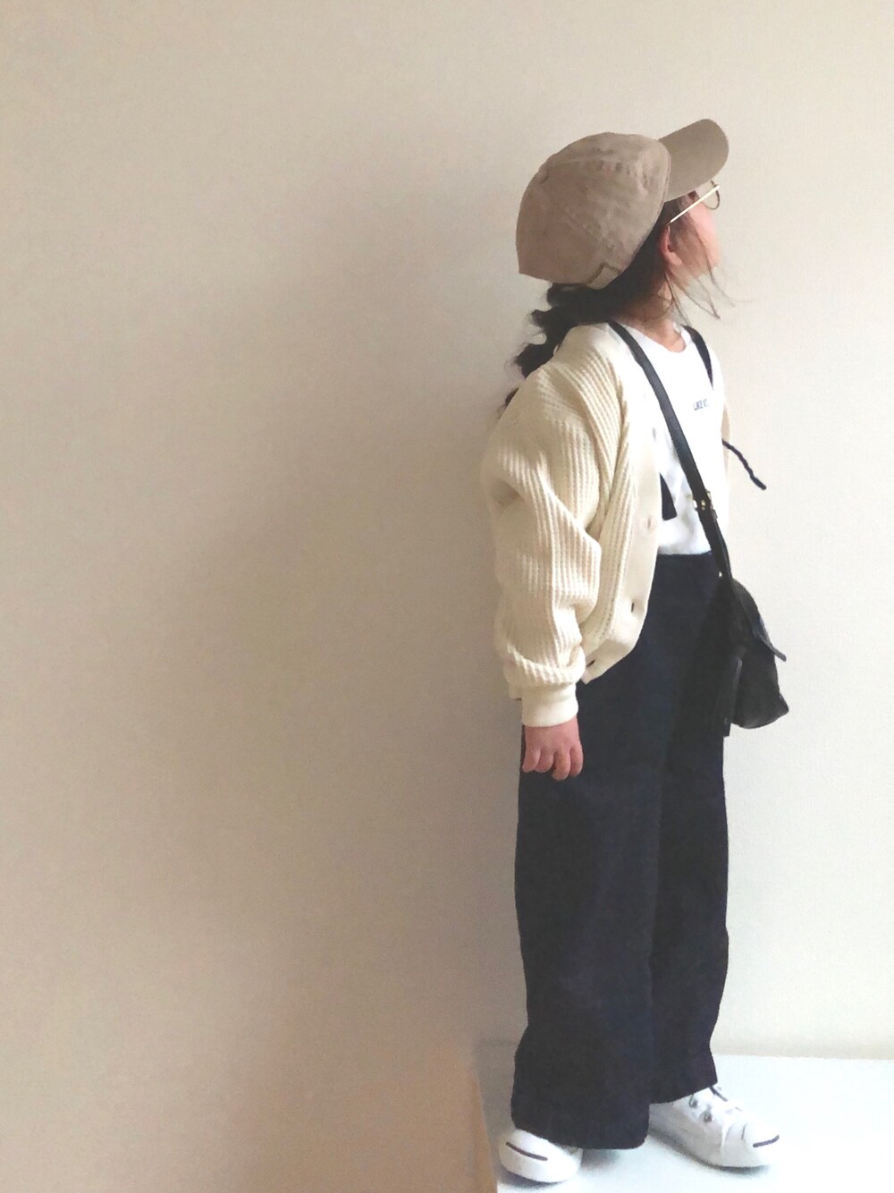 「キャップ、デニム、チャオパニックティピー(CIAOPANIC TYPY)、サスペンダーパンツ、ジャックパーセル、丸メガネ、ロゴT、ワッフル」｜「SESTOのgu19ss/キッズ ワンウォッシュコットンキャップ（キャップ、ベージュ系）」を使った、nami *さん（キッズ・100cm）の春コーディネートの1枚目の写真