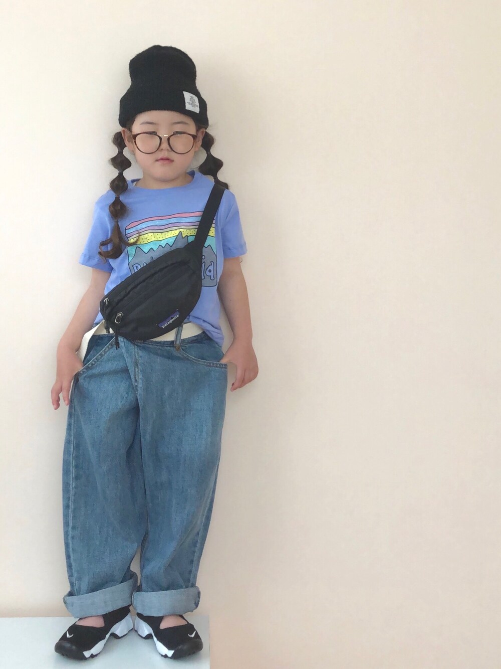 「6歳、デニム、パタゴニア、ニット帽、Tシャツ、エアリフト、めがね」｜「patagoniaの【patagonia(パタゴニア)】/FitzRoy T（Tシャツ/カットソー、パープル系）」を使った、nami *さん（キッズ・100cm）の春コーディネートの1枚目の写真
