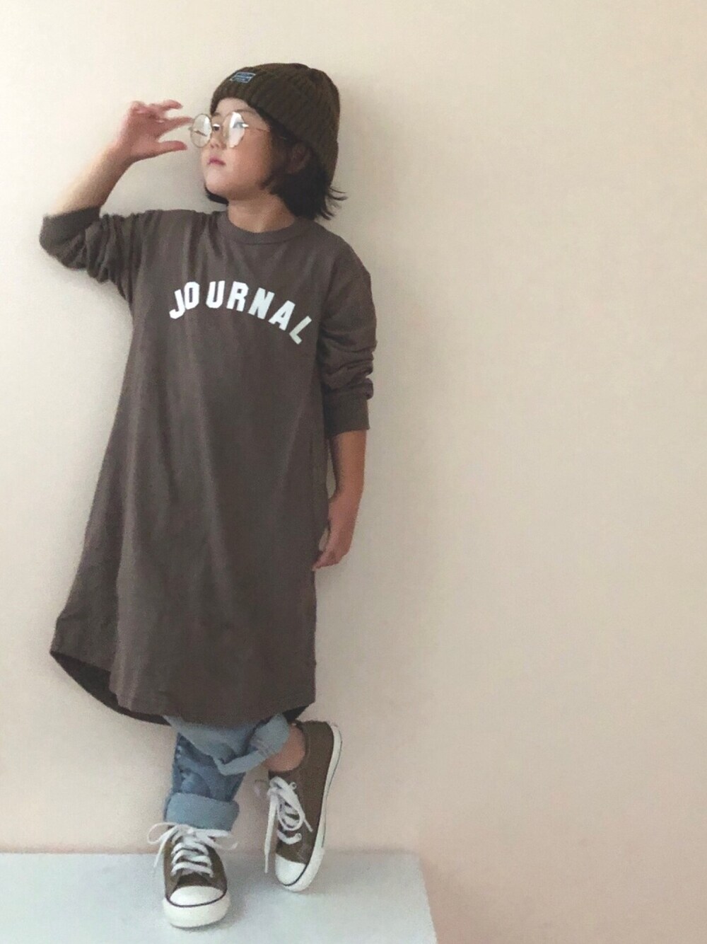「ニット帽、ロングスカート、デニム、ブラウン、丸メガネ、コンバース」｜「b・ROOMのリブ編みニットキャップ（ニットキャップ/ビーニー、ブラウン系）」を使った、nami *さん（キッズ・100cm）の秋コーディネートの1枚目の写真