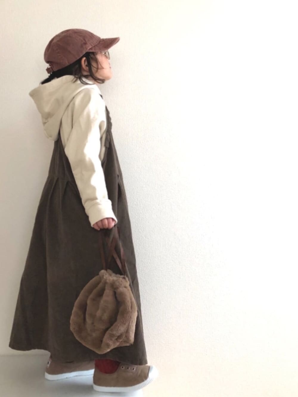 「キッズファッション、panda、ワンピース、キャップ、コーデュロイ、韓国子供服、韓国ファッション、ローリーズファーム(LOWRYS FARM)、パーカー、あずき色」｜「LOWRYS FARMのウラケフーディ　851700（パーカー、ホワイト系）」を使った、nami *さん（キッズ・100cm）の秋コーディネートの1枚目の写真