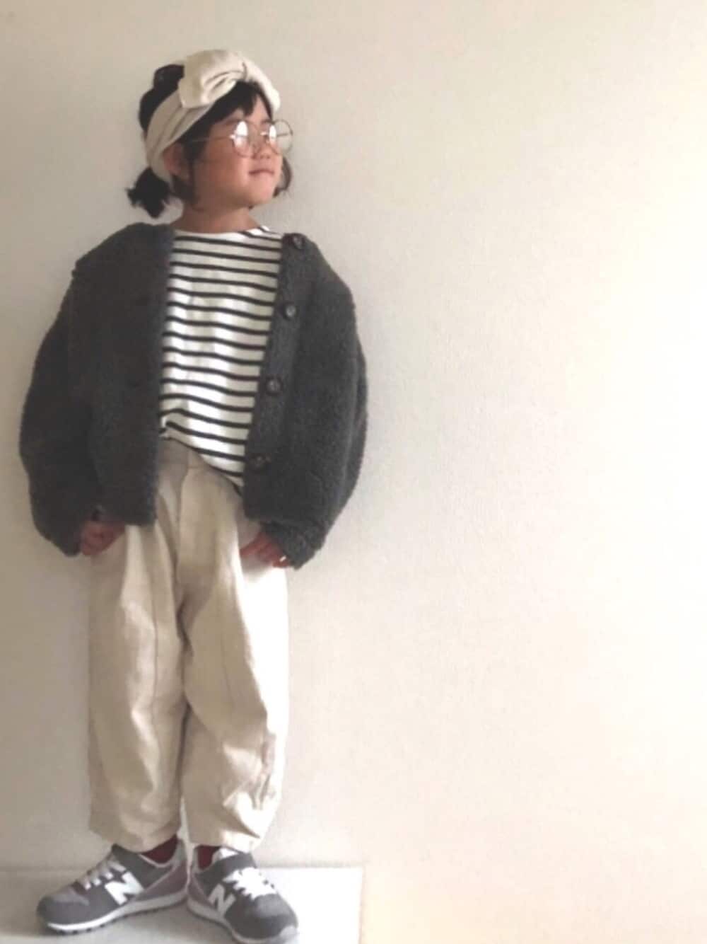 「カジュアル、キッズファッション、ニューバランス、ボーダー、ラシーク、ラシークコーデ、ボアジャケット、ボア、ヘアバンド」｜「LACEEQのシープボアカーディガン（カーディガン/ボレロ、グレー系）」を使った、nami *さん（キッズ・100cm）の秋コーディネートの1枚目の写真