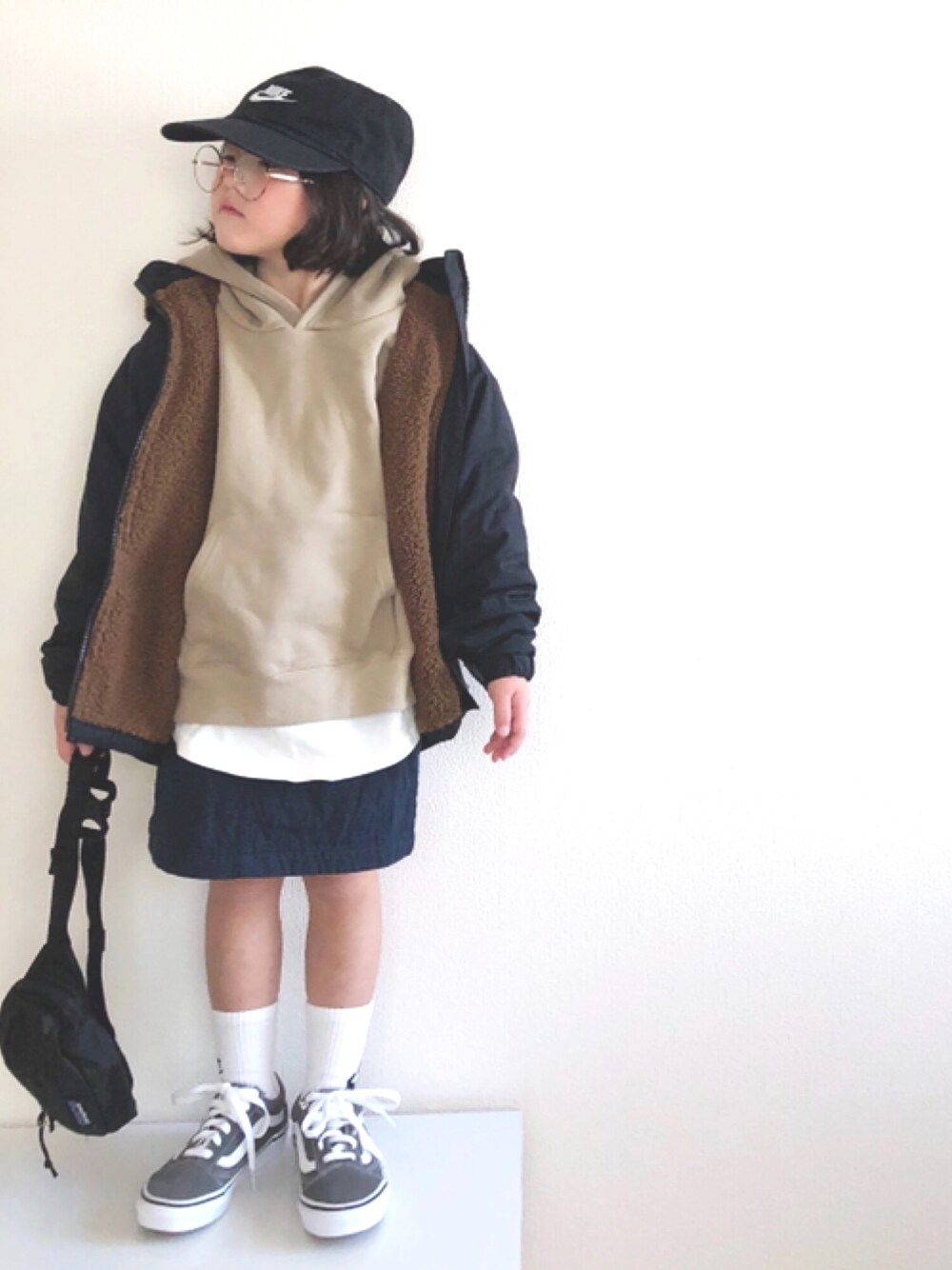 「パーカー、キッズファッション、devirock、オールドスクール、スカート、キャップ、ザノースフェイス、THE NORTH FACE」｜「THE NORTH FACEのザ・ノース・フェイス キッズ 裏起毛防寒ジャケット / コンパクトノマドジャケット（マウンテンパーカー、ブラック系）」を使った、nami *さん（キッズ・100cm）の冬コーディネートの1枚目の写真