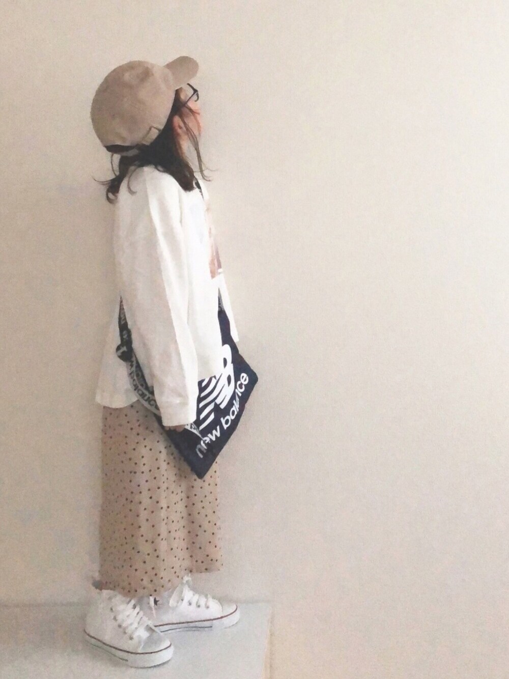 「春コーデ、オーバーサイズ、キャップ、ベージュ、ワントーンコーデ、GU、ドット、コンバース、フォトT」｜「LOWRYS FARMの【KIDS】フォトロンＴ　875536（Tシャツ/カットソー、ホワイト系）」を使った、nami *さん（キッズ・110cm）の冬コーディネートの1枚目の写真