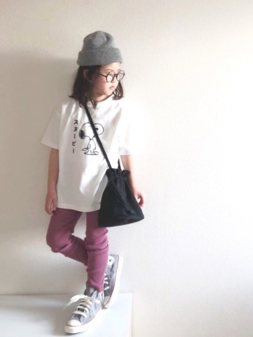 「おうちファッション、converse、レギンス、ピンク、ニット帽、スヌーピー、オーバーサイズ、カジュアル、ハイカットスニーカー」｜「LOWRYS FARMのリブレギンス　861759（レギンス/スパッツ、ピンク系）」を使った、nami *さん（キッズ・110cm）の春コーディネートの1枚目の写真
