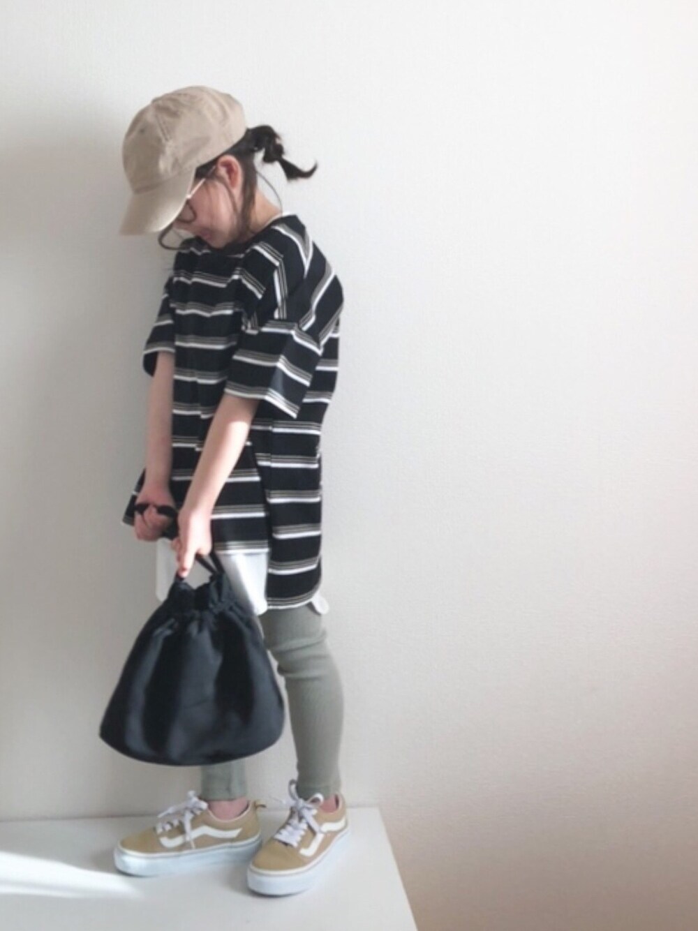 「おうちファッション、キャップ、レイヤードスタイル、VANS、ボーダー、ミントグリーン、オールドスクール、ビッグシルエット」｜「LOWRYS FARMのＢＩＧチュニックＴＥＥ　878604（Tシャツ/カットソー、ブラック系）」を使った、nami *さん（キッズ・110cm）の春コーディネートの1枚目の写真
