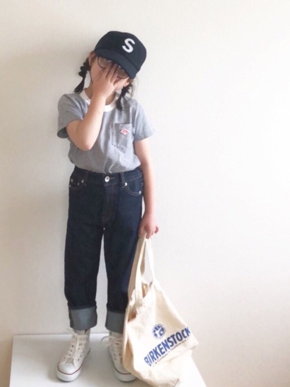 「ボーダートップス、めがね、キャップ、コンバース、デニム、ロールアップ、トートバッグ、おうちde帽子コーデ、笑顔でstayhome、シンプルコーデ」｜「DANTONの【DANTON】ダントンボーダーポケットTシャツ（Tシャツ/カットソー、ブルー系）」を使った、nami *さん（キッズ・110cm）の春コーディネートの1枚目の写真
