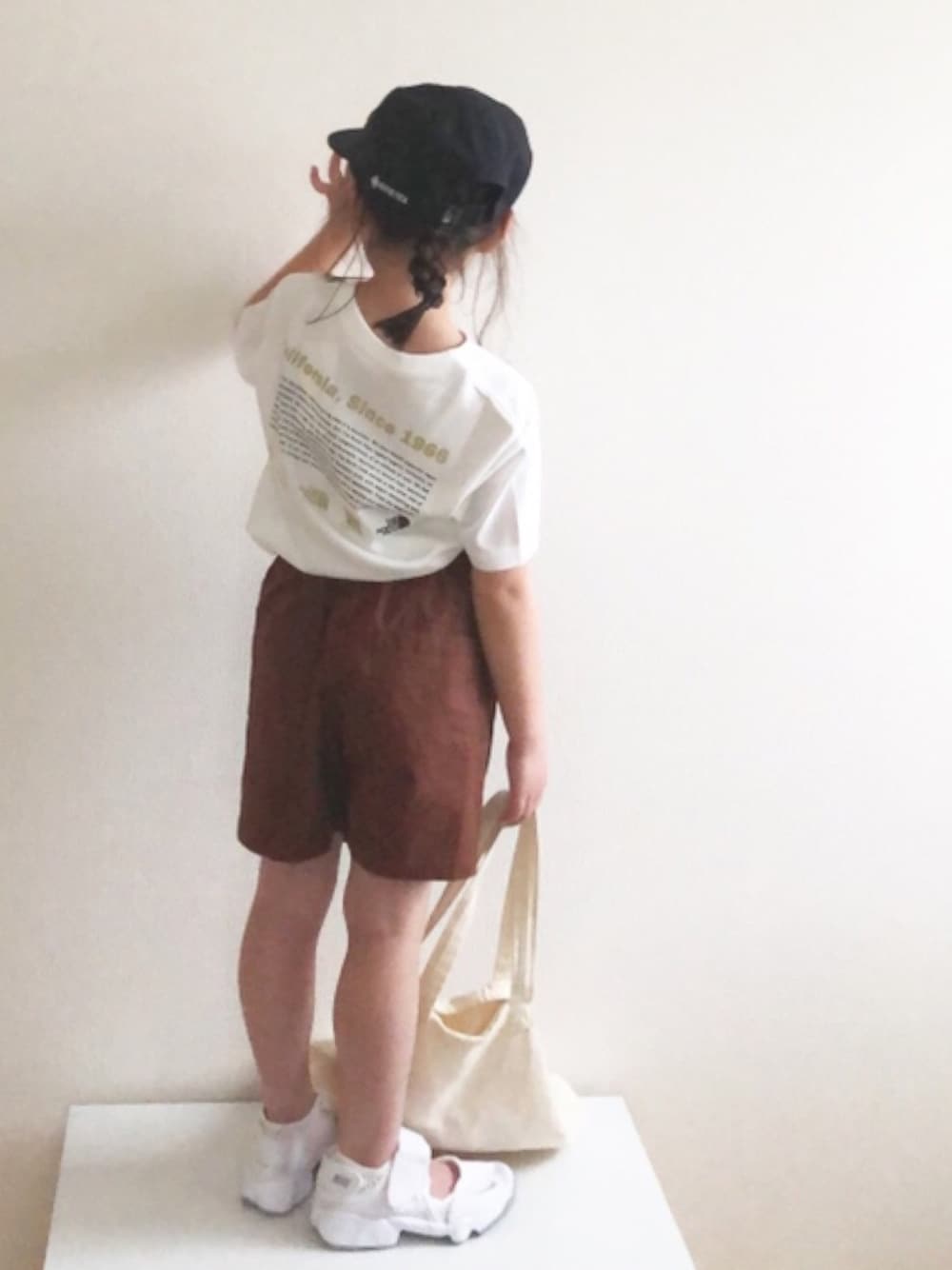 「ショートパンツ、カジュアル、シンプル、Tシャツ、トートバッグ、キャップ、バックプリント、エアリフト、ザノースフェイス、リフト」｜「THE NORTH FACEの【WEB限定】THE NORTH FACE / ザ ノース フェイス S/S Historical Logo Tee（Tシャツ/カットソー、ホワイト系）」を使った、nami *さん（キッズ・110cm）の夏コーディネートの1枚目の写真