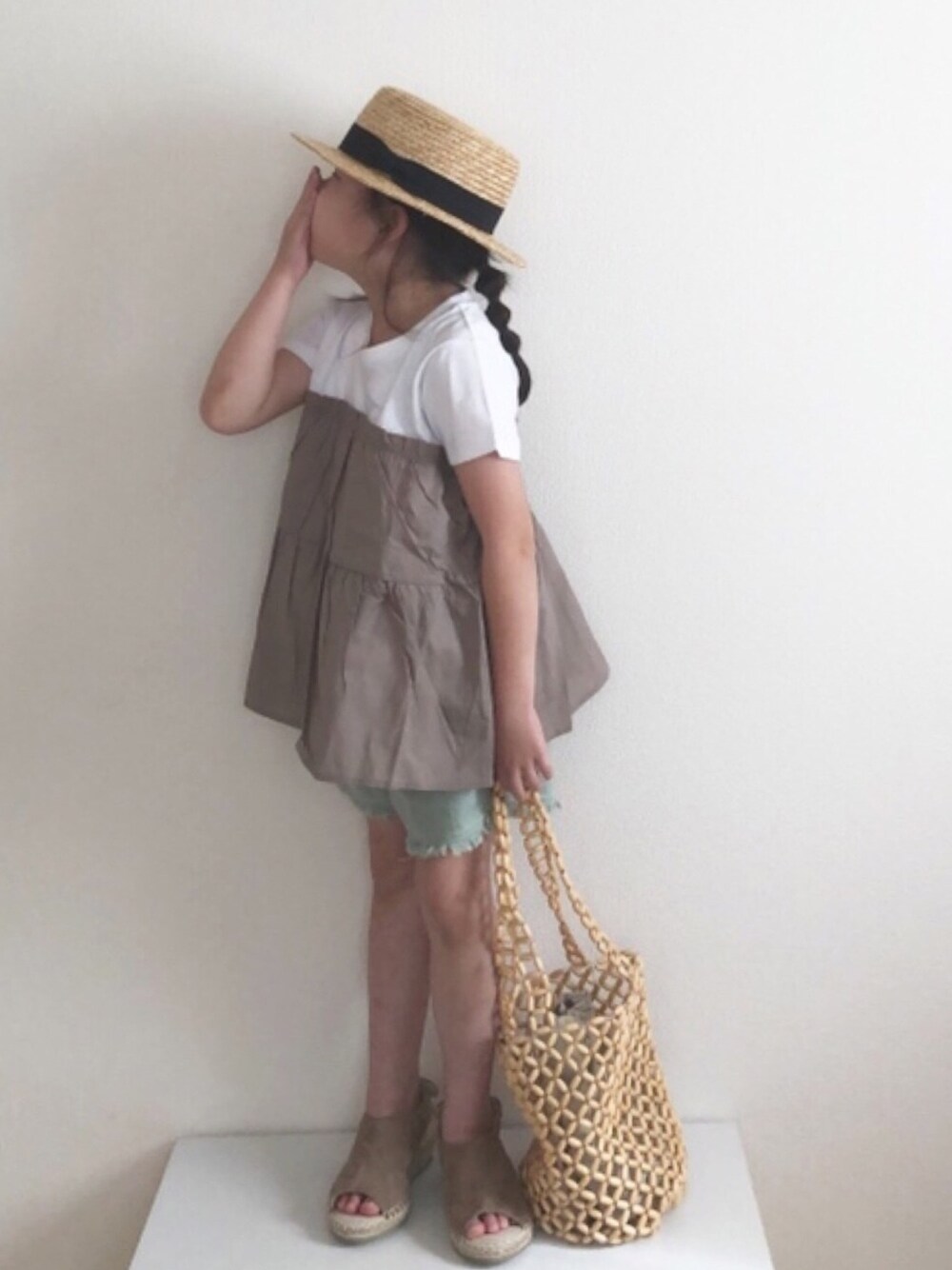 「カンカン帽、麦わら帽子、ショートパンツ、サンダル、ビーズバッグ、ウッドビーズバッグ、夏コーデ、ティアード」｜「ROPE' PICNICの【ROPE' PICNIC KIDS】カンカン帽（ハット、ベージュ系）」を使った、nami *さん（キッズ・110cm）の夏コーディネートの1枚目の写真