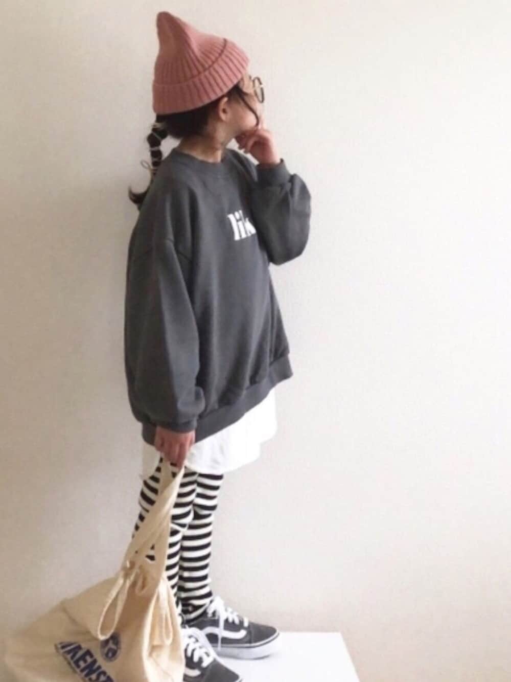 「ニット帽、リラックススタイル、ゆるコーデ、オーバーサイズ、トートバッグ、ボーダー、VANS、ロゴスウェット、レイヤードスタイル、レギンス」｜「LOWRYS FARMのリブレギンス２　892825（レギンス/スパッツ、ブラック系）」を使った、nami *さん（キッズ・110cm）の秋コーディネートの1枚目の写真