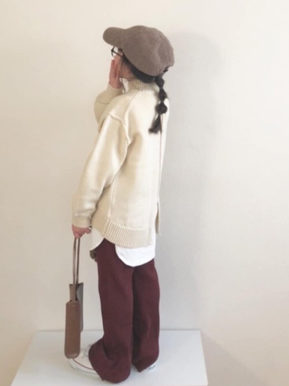 「私の推しブランド、タートルネック、ボルドー、リブパンツ、コンバース、ショルダーバッグ、キャップ」｜「GLOBAL WORKの【キッズ】リンキングニットプルオーバー長袖/929252（ニット/セーター、ホワイト系）」を使った、nami *さん（キッズ・110cm）の冬コーディネートの1枚目の写真