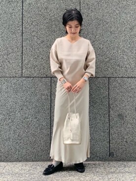 「green label relaxing（グリーンレーベルリラクシング）のCFC メタルカーブ フープ イヤリング（イヤリング）」を使った、米島 香織さん（レディース・162cm）の秋コーディネート