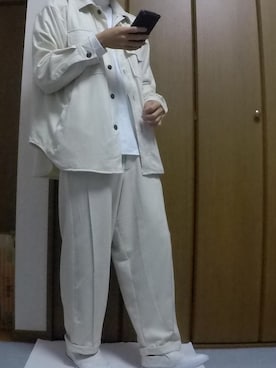 「オールホワイト」｜「アイテム（スリッポン）」を使った、まっちー☻さん（メンズ・168cm）の秋コーディネート