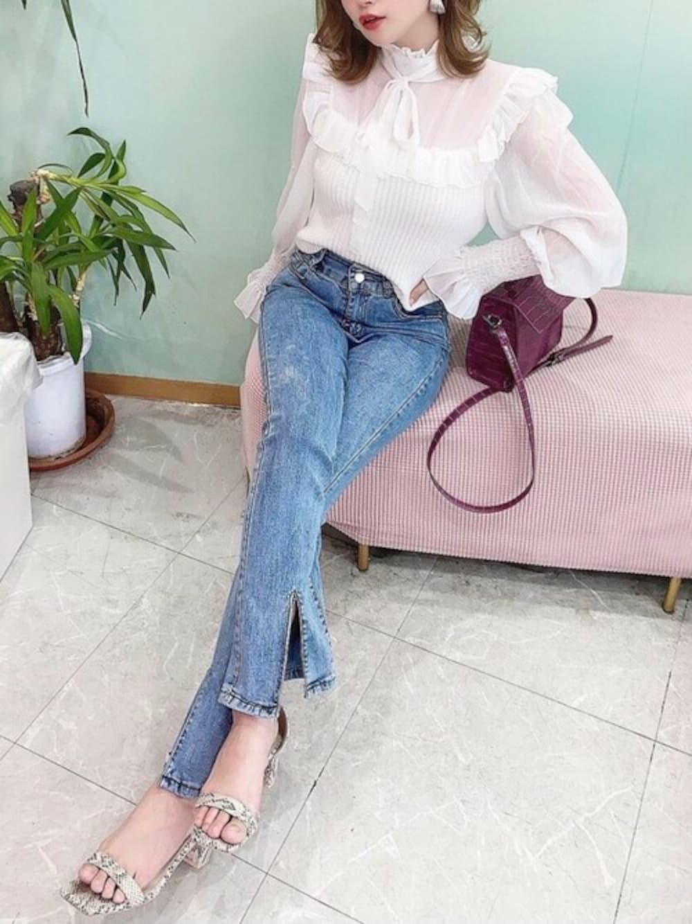 その他のサンダルを着用したレディースの夏コーディネートの1枚目の写真