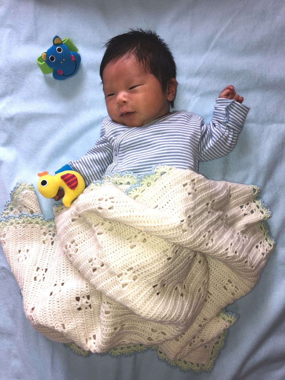 「男の子、baby、新生児、kids、赤ちゃん」｜「H&Mのアイテム（ロンパース、ブルー系）」を使った、AYATOさん（キッズ・50cm）の秋コーディネートの1枚目の写真