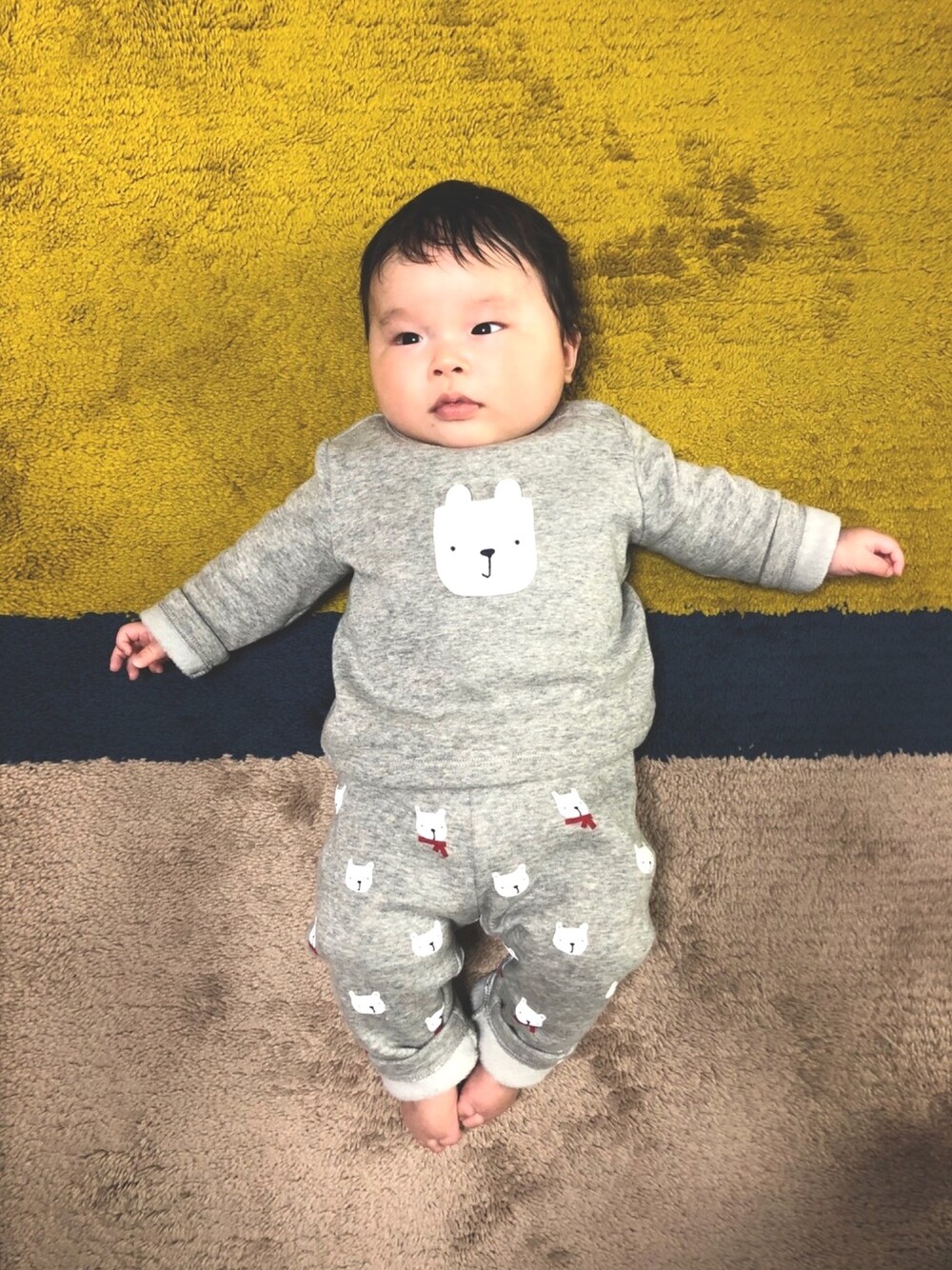 「男の子コーデ、キッズファッション、キッズコーデ、ベビーコーデ、kids、babygap」｜「babyGAPのアイテム（スウェット、グレー系）」を使った、AYATOさん（キッズ・60cm）の春コーディネートの1枚目の写真