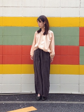 「OMNIGOD（オムニゴッド）のアイテム（パンツ）」を使った、Domingo officeさん（レディース・157cm）の春コーディネート