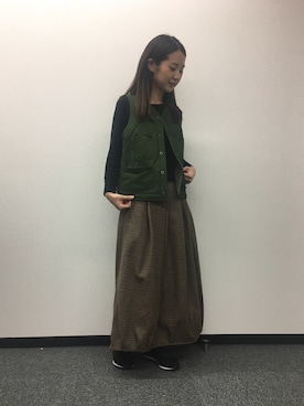 「アイテム（ダウンベスト、グリーン系）」を使った、Domingo officeさん（レディース・157cm）の秋コーディネート