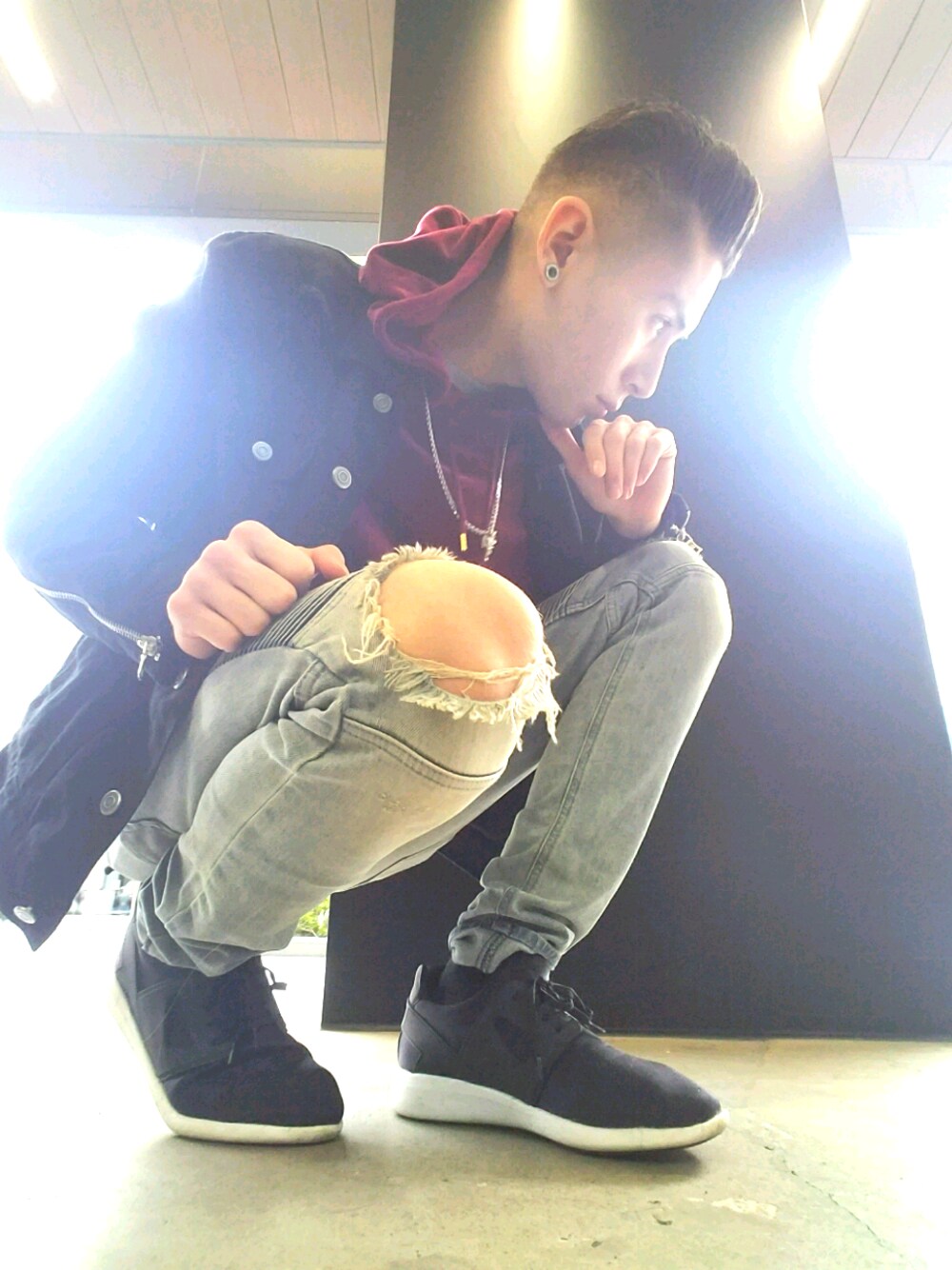 「ootd、outfit、denim、sneakers、streetstyle、menswear、summer」｜「ALDOのアイテム（スニーカー、ブラック系）」を使った、Shadez Marcé ☑️さん（メンズ・175cm）の春コーディネートの1枚目の写真