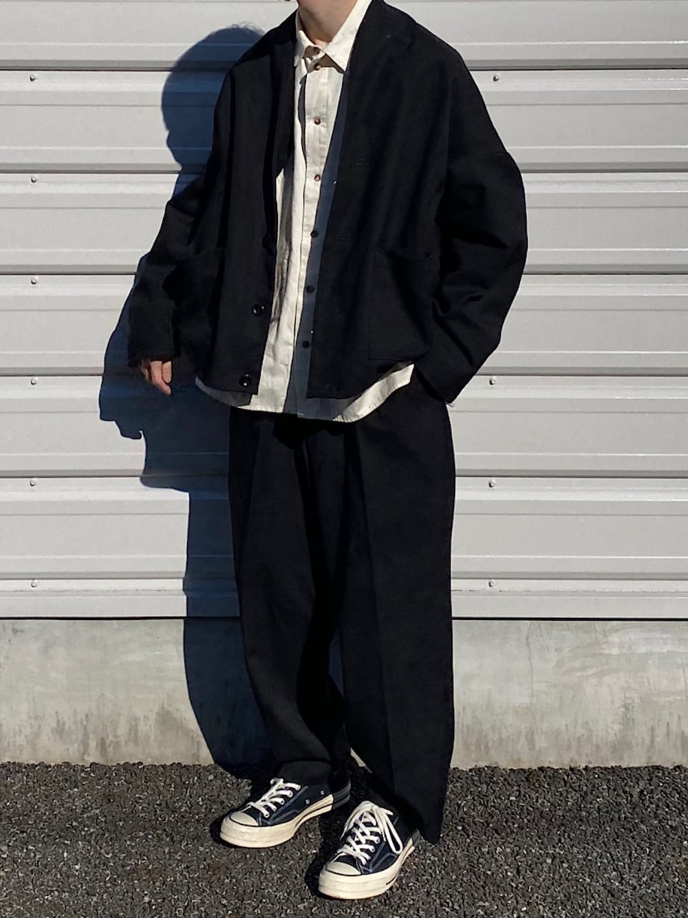 「シンプル、休日スタイル、オーバーサイズ、春コーデ、モノトーン、大学生、CT70s、ブルゾン、ワイドパンツ」｜「POLYPLOIDのアイテム（シャツ/ブラウス、ホワイト系）」を使った、たかゆきさん（メンズ・170cm）の春コーディネートの1枚目の写真