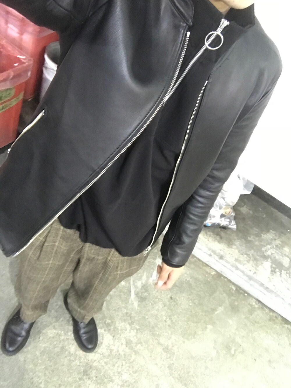 「オトナカジュアル、きれいめカジュアル、HARE、ハーフジップ、ワイドパンツ、グレンチェック、ライダース、LIDnM、ラフ、プチプラ」｜「LIDNMのLIDnM/リドム/ラムレザーシングルライダース（ライダースジャケット、ブラック系）」を使った、るっちさん（メンズ・170cm）の春コーディネートの1枚目の写真