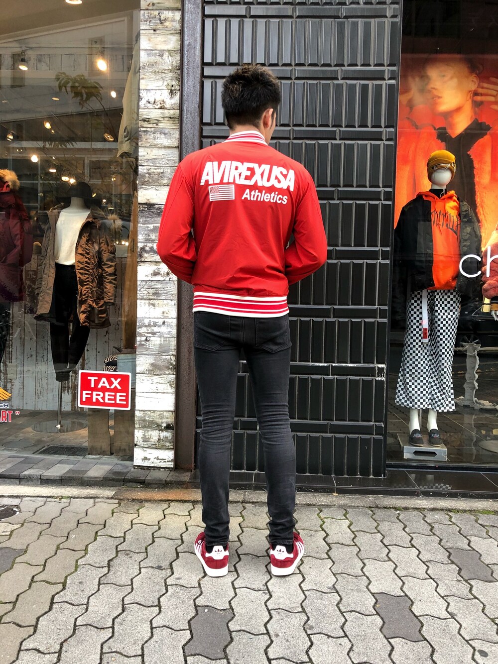 AVIREXのスタジャン（レッド系）を使った人気ファッション