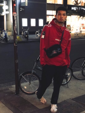 「AVIREX（アヴィレックス）のアイテム（マウンテンパーカー）」を使った、Asai.Hirotoさん（メンズ・177cm）の秋コーディネート