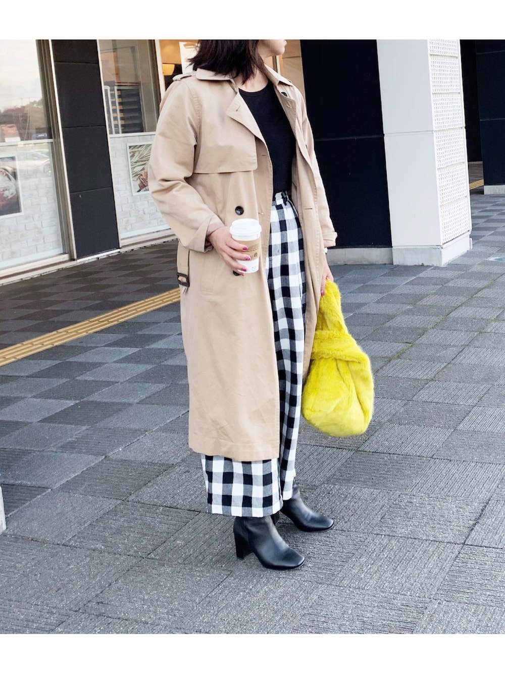 「秋コーデ、オトナカジュアル、秋冬コーデ、プチプラ、トレンチコート、チェックパンツ」｜「SENSE OF PLACE by URBAN RESEARCHのライナー付BIGロングトレンチコート（トレンチコート、ベージュ系）」を使った、tknkさん（レディース・162cm）の秋コーディネートの1枚目の写真