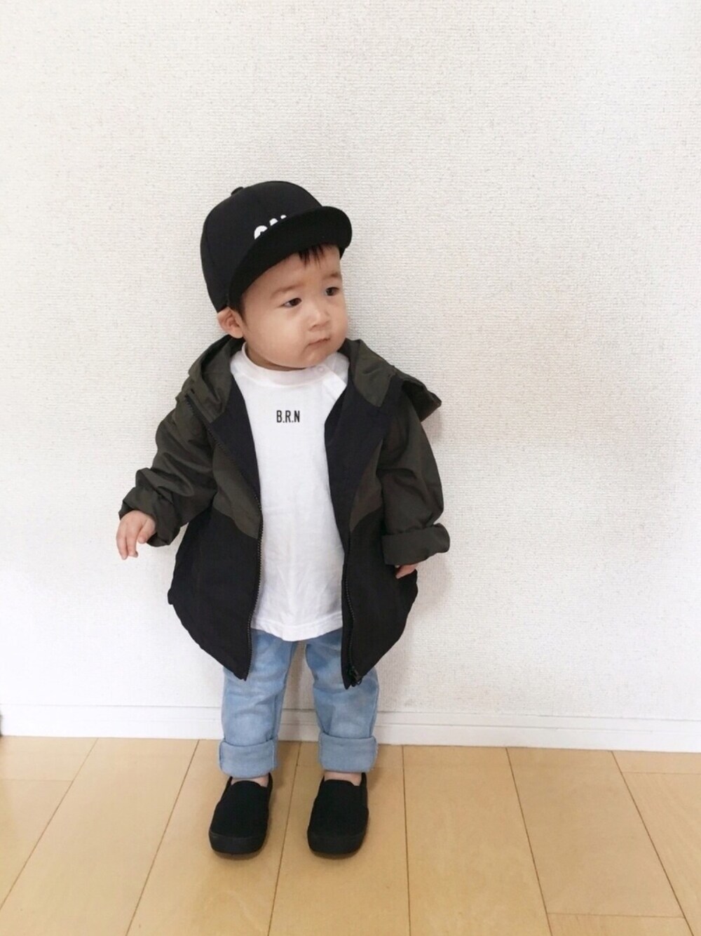 「キッズファッション、kids、キャップ、バックプリント、ゆったりシルエット、ブランシェス、スキニー、RADCHAP、チュッパチャップス」｜「devirockのアイテム（ジャケット/アウター、ブラック系）」を使った、naaaさん（キッズ・70cm）の春コーディネートの1枚目の写真