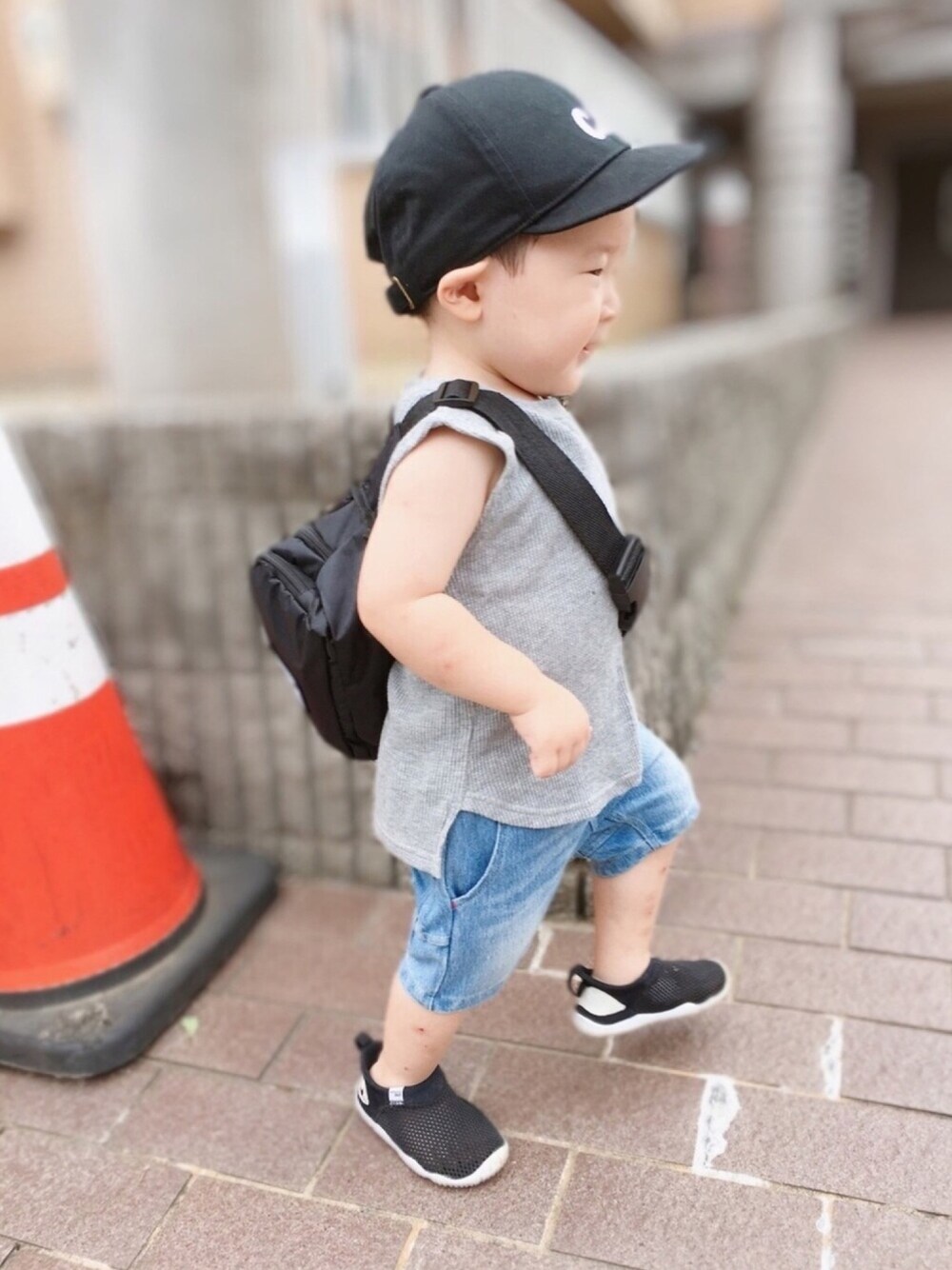 「夏コーデ、アクアソック、ナイキ、タンクトップ、サーマル、グレー、男の子、キッズコーデ、カジュアル、ゆるコーデ」｜「MAKE YOUR DAYのM930104 サーマルタンクトップ（タンクトップ、グレー系）」を使った、naaaさん（キッズ・80cm）の夏コーディネートの1枚目の写真