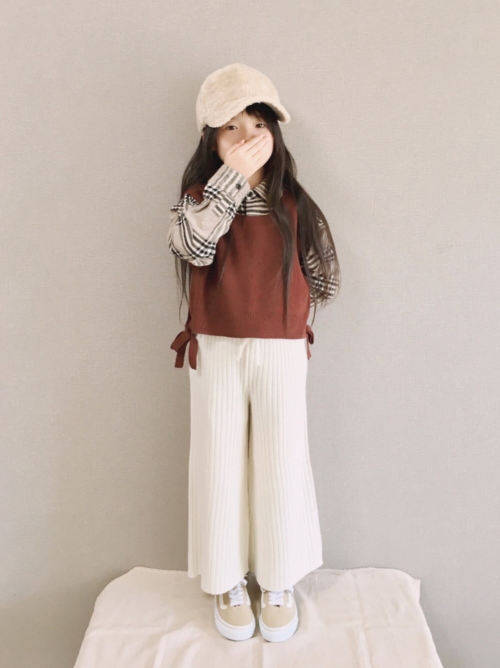 「kids、カジュアル、ゆるコーデ、ニットパンツ、GU、チェック、チェックシャツ、ブランシェス、ベスト×シャツ」｜「BRANSHESのチェック柄シャツ（シャツ/ブラウス、ブラウン系）」を使った、naaaさん（キッズ・120cm）の秋コーディネートの1枚目の写真