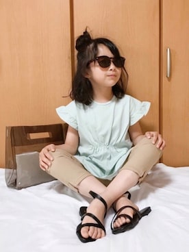 「SESTO（セスト）の【SESTOキッズ】ママとお揃い。華奢ストラップフラットサンダル（サンダル）」を使った、naaaさん（キッズ・121cm）の春コーディネート