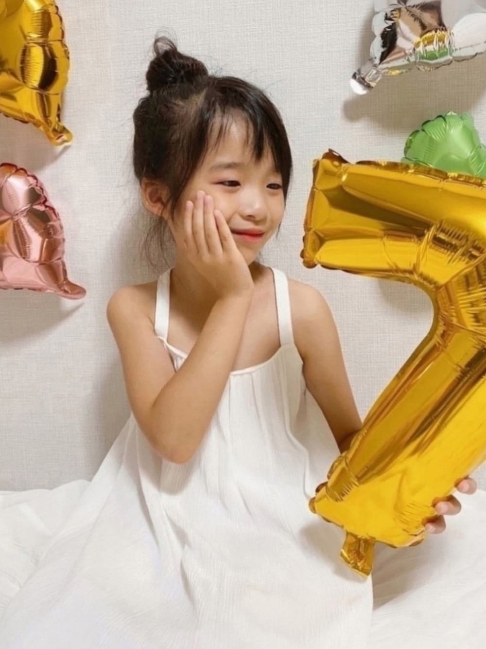 「誕生日、7歳、おんなのこ、happy birthday、キッズコーデ、スタジオアリス、ドレス、キャミワンピ、誕生日ディナー、誕生日ケーキ」｜「スタジオアリスのアイテム（ドレス、オレンジ系）」を使った、naaaさん（キッズ・124cm）の夏コーディネートの1枚目の写真