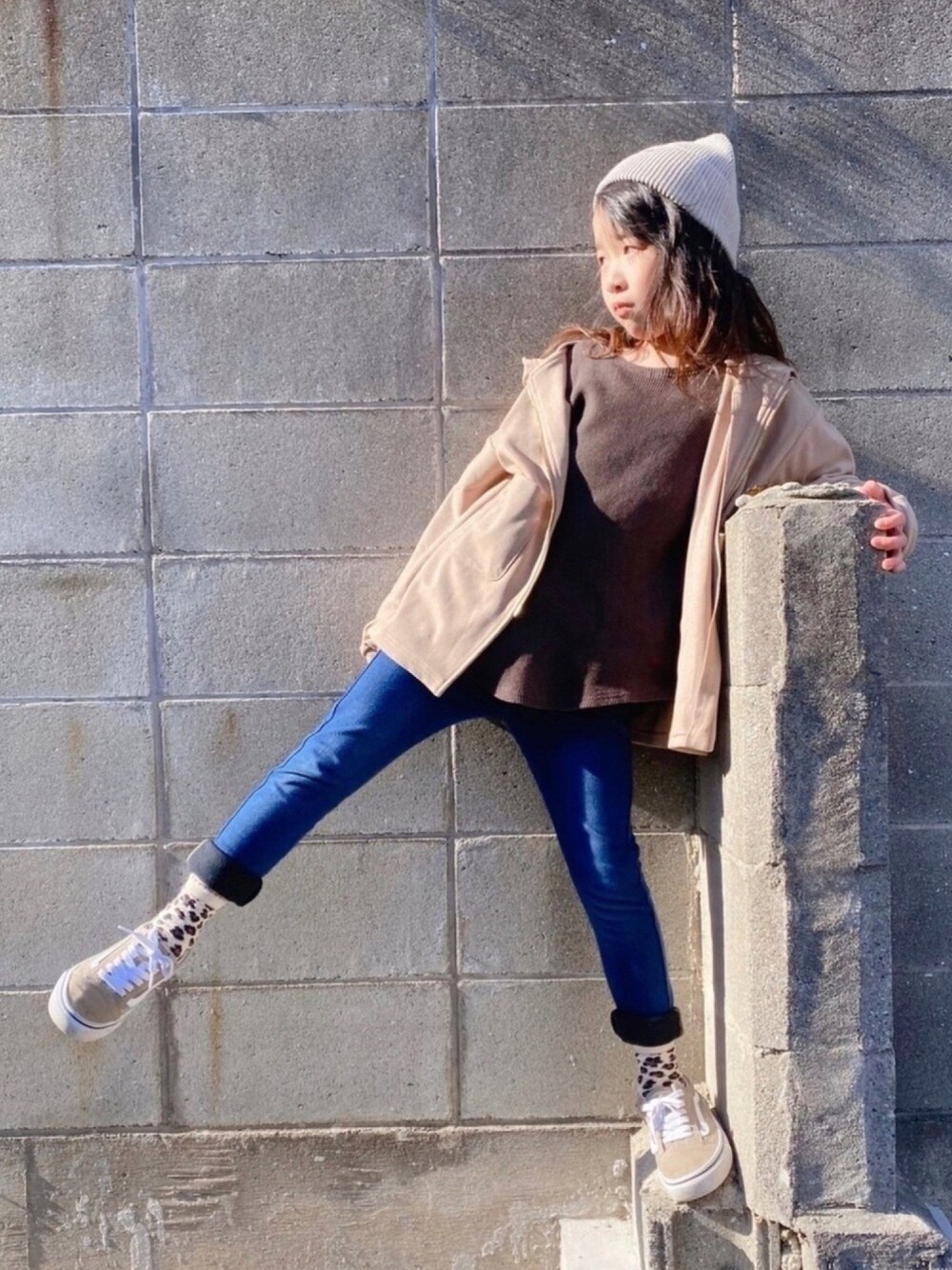 「キッズファッション、小学生コーデ、学校こーで、カジュアルコーデ、スニーカーコーデ、BREEZE、Branshes、プチプラ、パーカー、春アウター」｜「＆yamのモチモチフルジップパーカー（その他アウター、ベージュ系）」を使った、naaaさん（キッズ・124cm）の春コーディネートの1枚目の写真