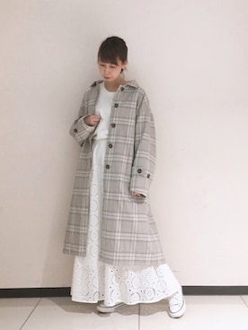 「アイテム（ステンカラーコート、ホワイト系）」を使った、megさん（レディース・159cm）の冬コーディネート