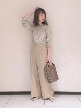 「アイテム（パンプス、グレー系）」を使った、megさん（レディース・159cm）の春コーディネート