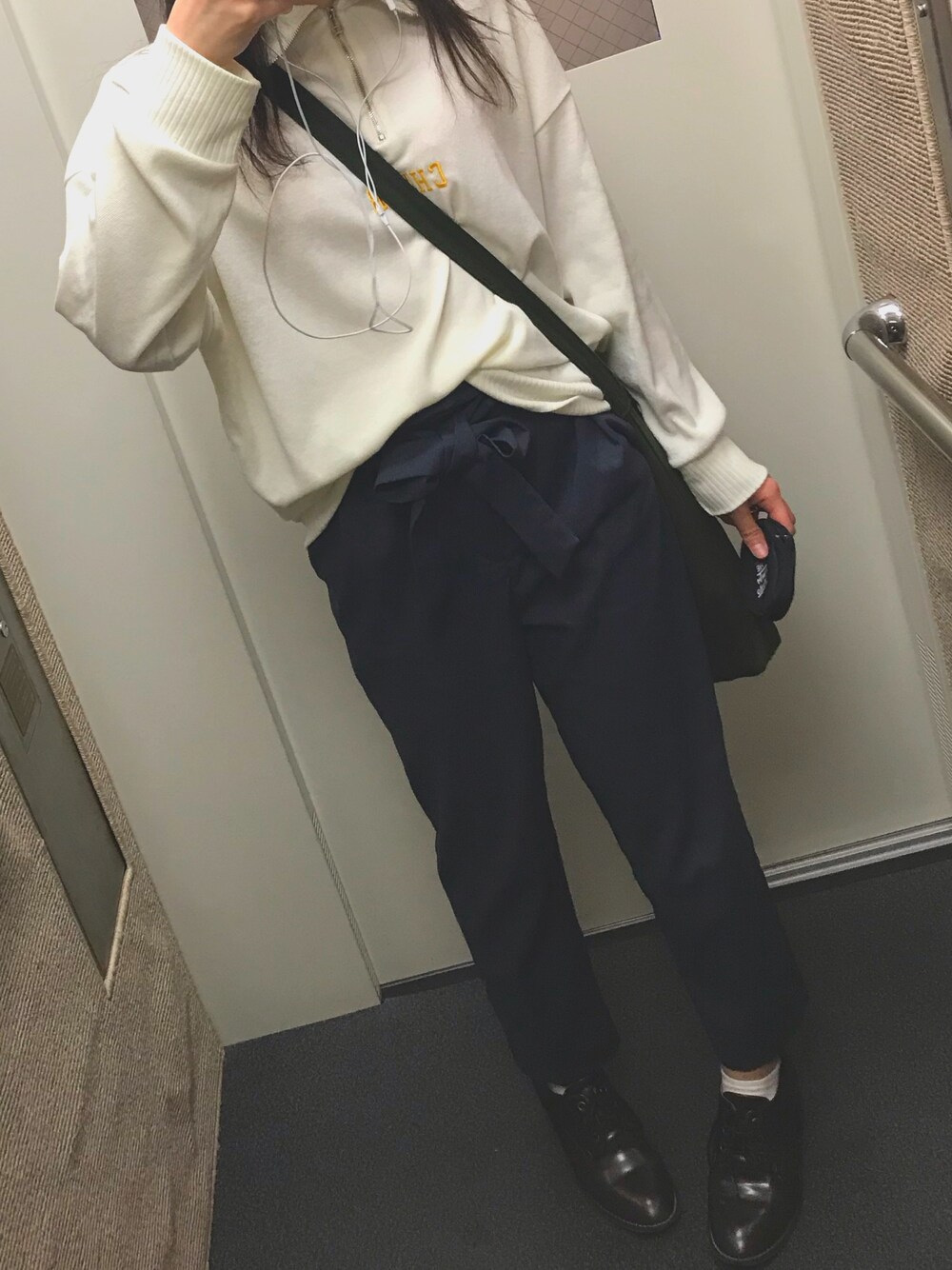 「春夏コーデ、おしゃれさんと繋がりたい、大人カジュアル、きれいめカジュアル、カジュアル、低身長コーデ、楽チンコーデ」｜「FOREVER 21のアイテム（スラックス、グレー系）」を使った、sdさん（レディース・154cm）の春コーディネートの1枚目の写真