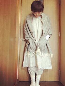 「LAPUAN KANKURIT（ラプアン カンクリ）のアイテム（マフラー、グレー系）」を使った、mikiさん（レディース・169cm）の冬コーディネート