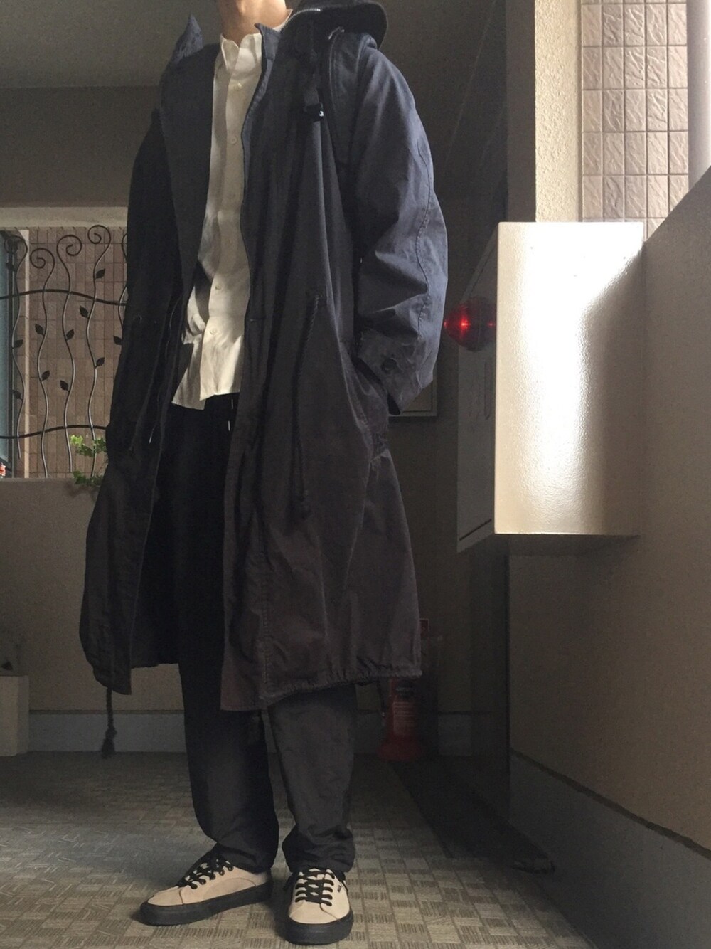 「ビッグシルエット、スニーカーコーデ、TEATORA、lampin」｜「Y'sのアイテム（モッズコート、ブラック系）」を使った、174cm / MENさん（メンズ・174cm）の冬コーディネートの1枚目の写真