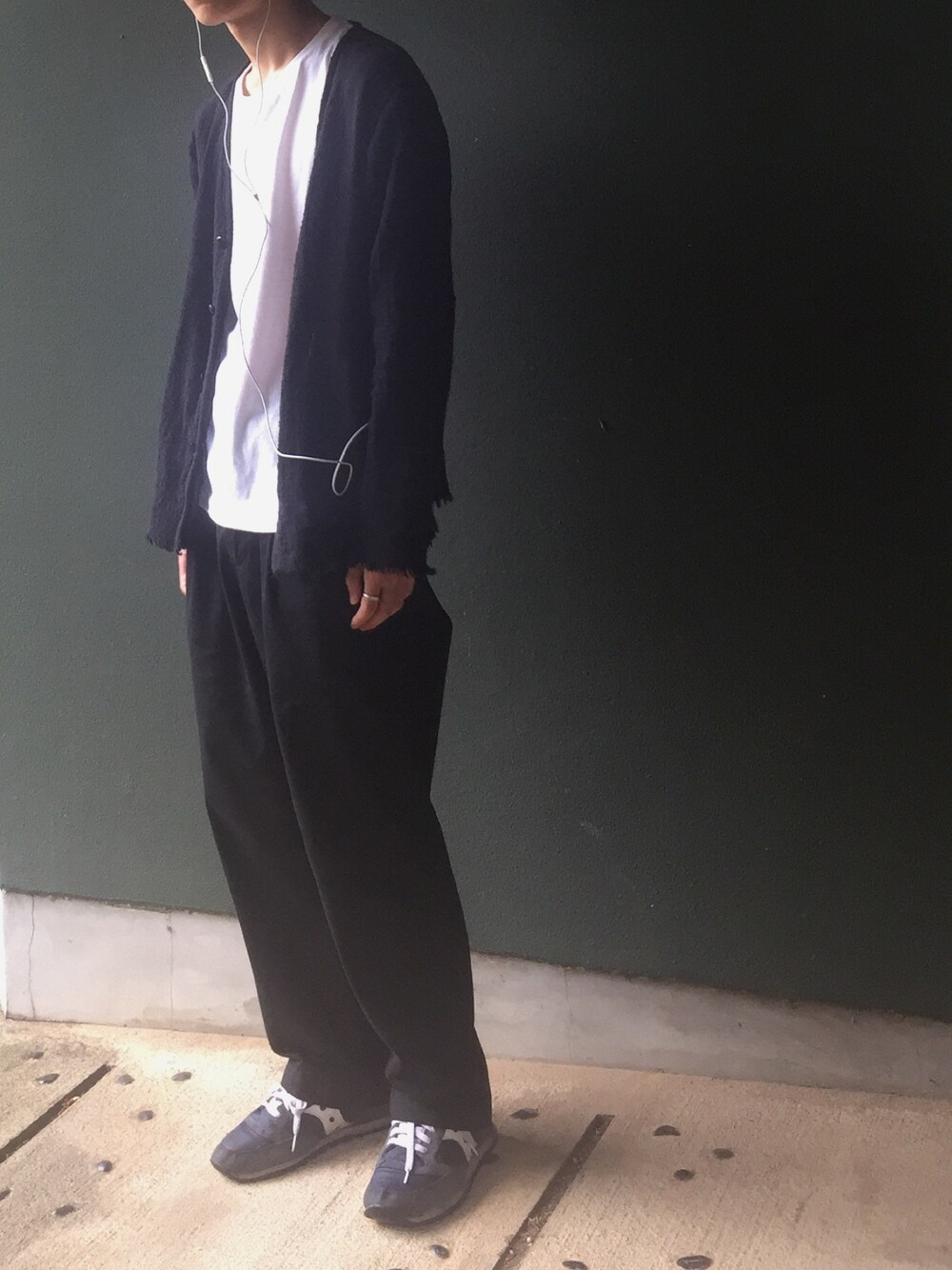 「ラフ、RICCARDO METHA、saucony、NEEDLES、スニーカーコーデ、大人カジュアル」｜「RICCARDO METHAのRICCARDO METHA 1TUCK WIDE TROUSERS（パンツ、ブラック系）」を使った、174cm / MENさん（メンズ・174cm）の夏コーディネートの1枚目の写真