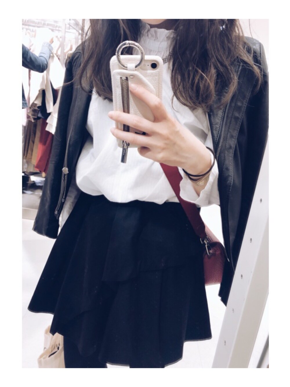 「限定、コンバース、converse、CONVERSE TOKYO、コンバーストウキョウ、iPhoneケース、モノトーン、プチプラ、コラボ、キュロット」｜「CONVERSE TOKYOのiPhoneケース（スマホケース/カバー、ホワイト系）」を使った、nayumiさん（レディース・157cm）の春コーディネートの1枚目の写真