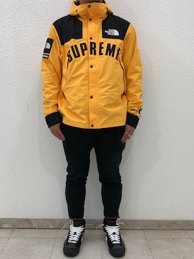 「off white」｜「アイテム（マウンテンパーカー）」を使った、kouheiさん（メンズ・170cm）の冬コーディネート