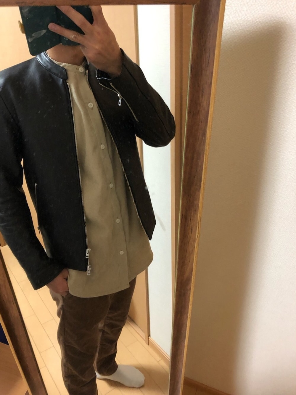 「秋のコーデ、キレイめ」｜「JOURNAL STANDARDのアイテム（シャツ/ブラウス、ベージュ系）」を使った、retannさん（メンズ・170cm）の秋コーディネートの1枚目の写真