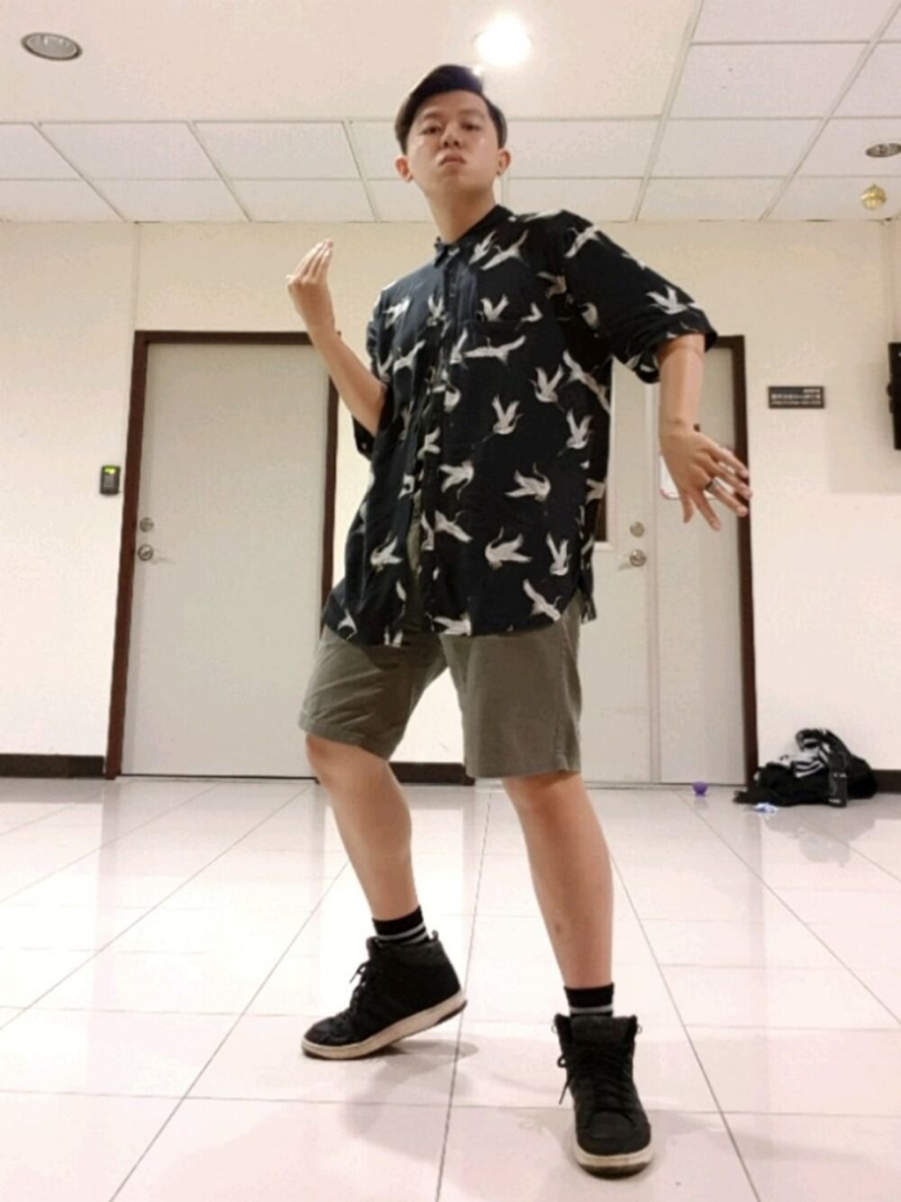「舞男子、國璽樓深夜傳說」｜「adidasのアイテム（スニーカー、ブラック系）」を使った、Vimgaさん（メンズ・170cm）の夏コーディネートの1枚目の写真