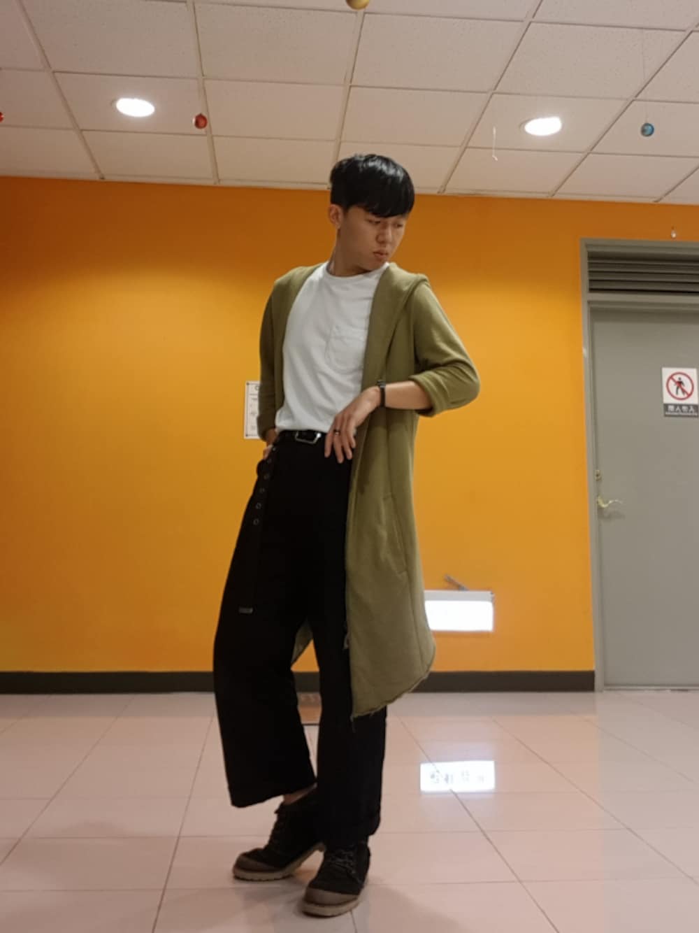 「過敏男子、長外套、寬褲、秋コーデ、autumn、誕生月、inst.recycle」｜「H&Mのアイテム（モッズコート、グリーン系）」を使った、Vimgaさん（メンズ・170cm）の秋コーディネートの1枚目の写真
