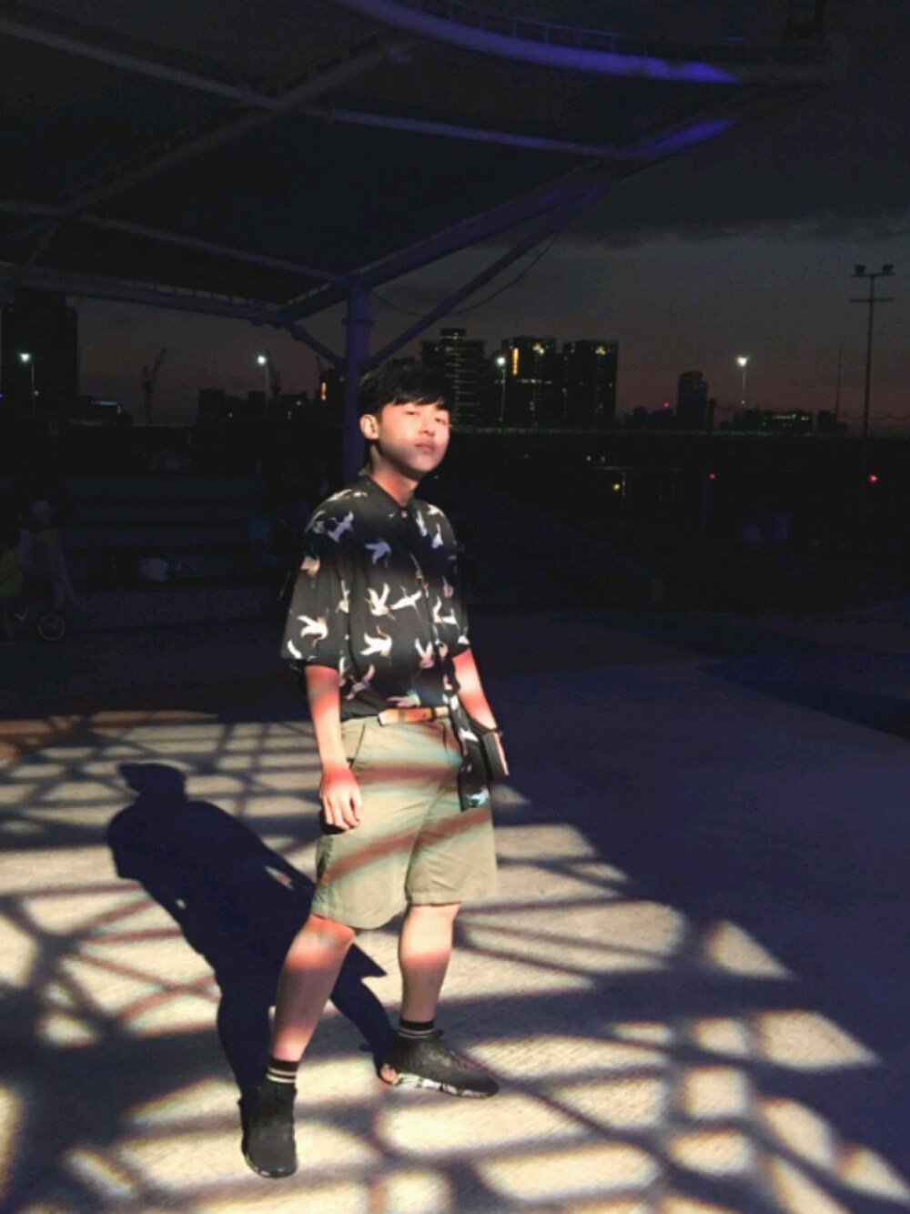 「野生男子、GQ Taiwan、urban_camping_festival、城市野營、花襯衫」｜「Bershkaのアイテム（シャツ/ブラウス、ブラック系）」を使った、Vimgaさん（メンズ・170cm）の秋コーディネートの1枚目の写真