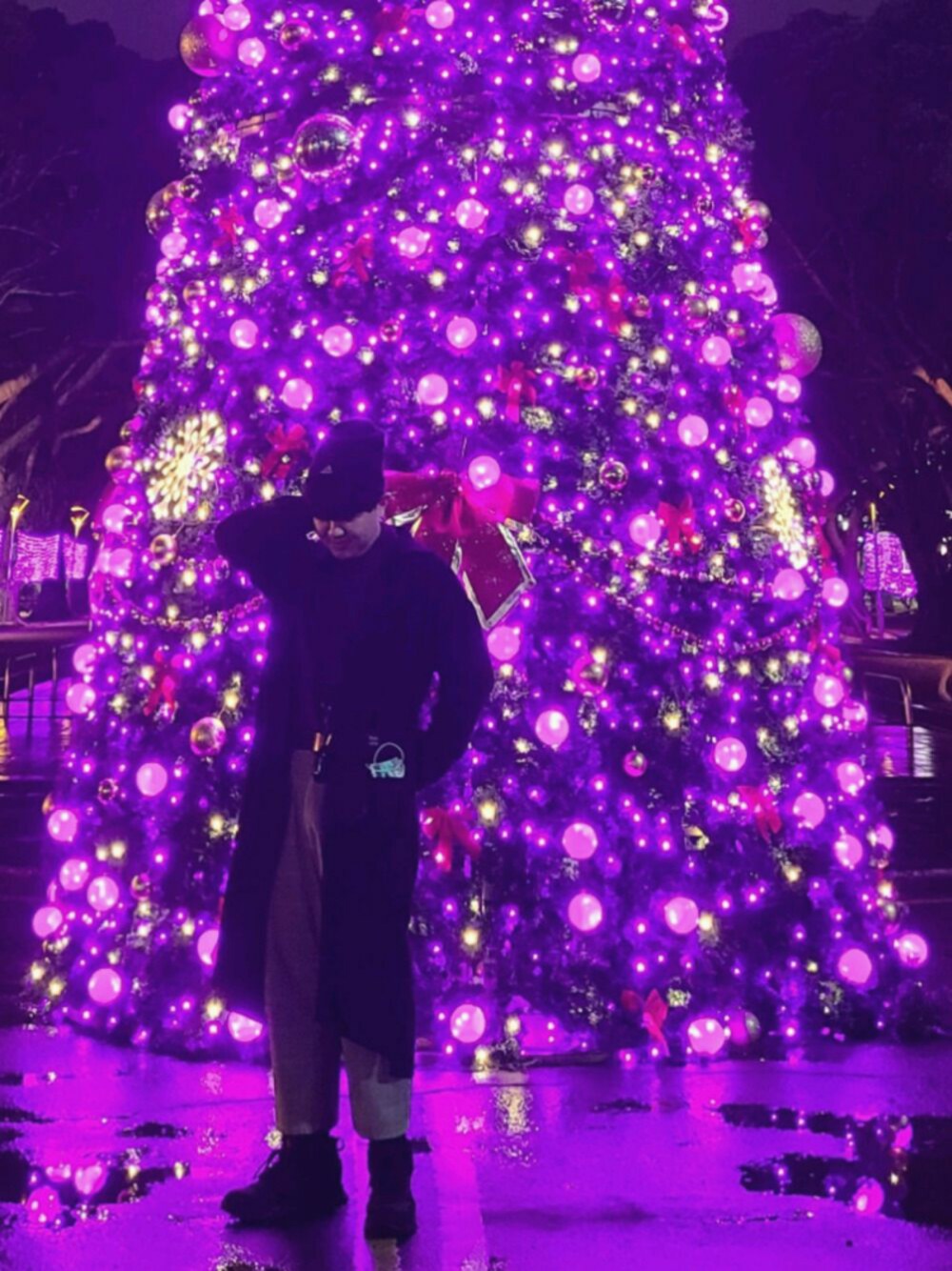 「fju、冬コーデ、Xmas、夜間散步男子」｜「adidasのアイテム（ニットキャップ/ビーニー、ブラック系）」を使った、Vimgaさん（メンズ・170cm）の冬コーディネートの1枚目の写真