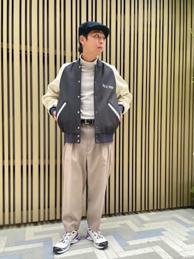 「アイテム（スタジャン、グレー系）」を使った、武藤 誠さん（メンズ・175cm）の秋コーディネート